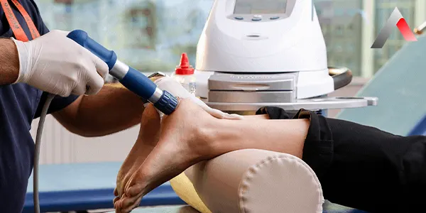 erapija z udarnimi valovi (iz angleščine extracorporeal shock wave therapy – ESWT) je neinvazivna fizioterapevtska metoda, ki stimulira regeneracijo.