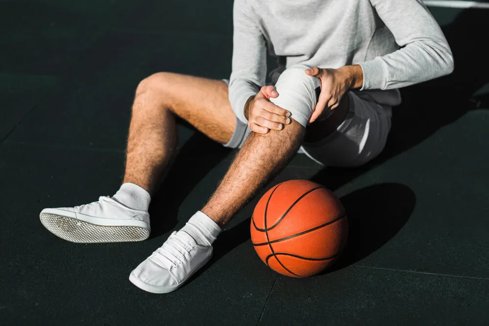 poškodbe križne vezi lahko nastanejo pri športu
